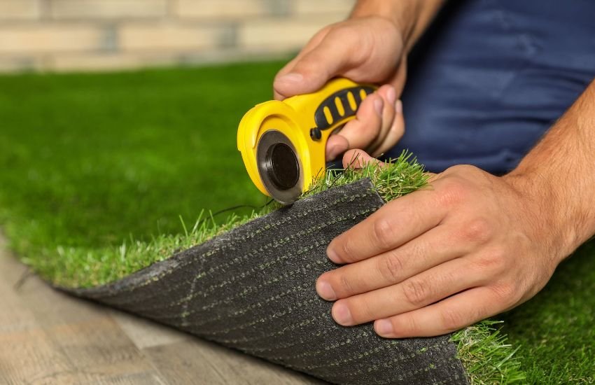 Cut The Excess Portion Artificial grass On Decking