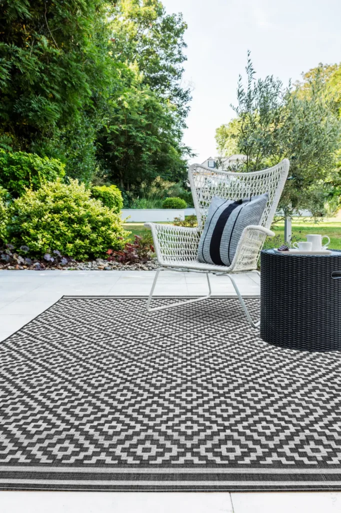 Patio 12 Diamond Mono Rug