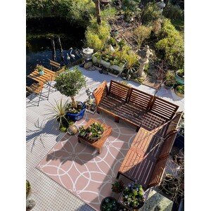 Retro Flower Outdoor Rug in Blush – Vintage Chic for Outdoors