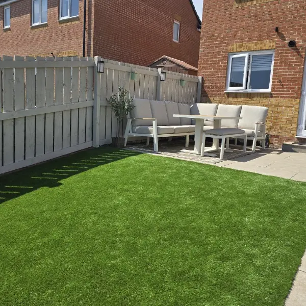 Soft and durable artificial turf for Dubai home