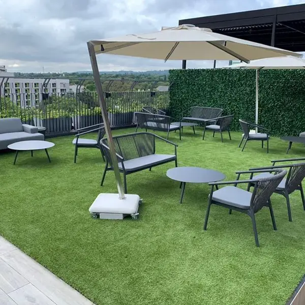Restaurant Artificial Grass used in restaurant terraces