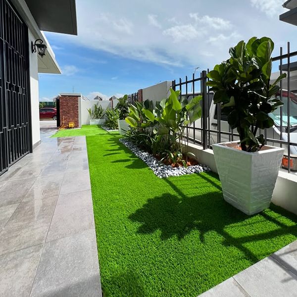 Artificial grass landscaping for a Dubai Hills outdoor area